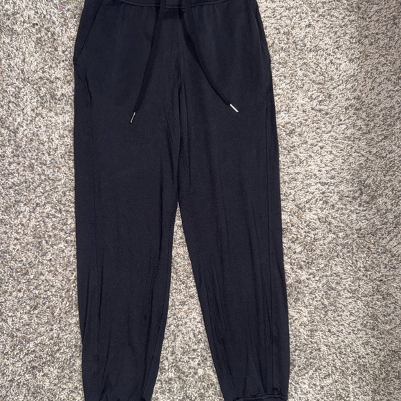 - Lululemon Ready to Rulu Classic-Fit High-Rise Jogger
Size 4 - Picture 5 of 11